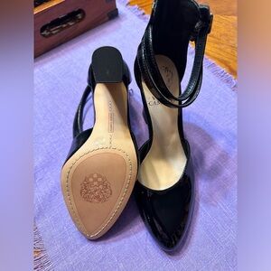 Brand new never worn Vince Camuto heels.